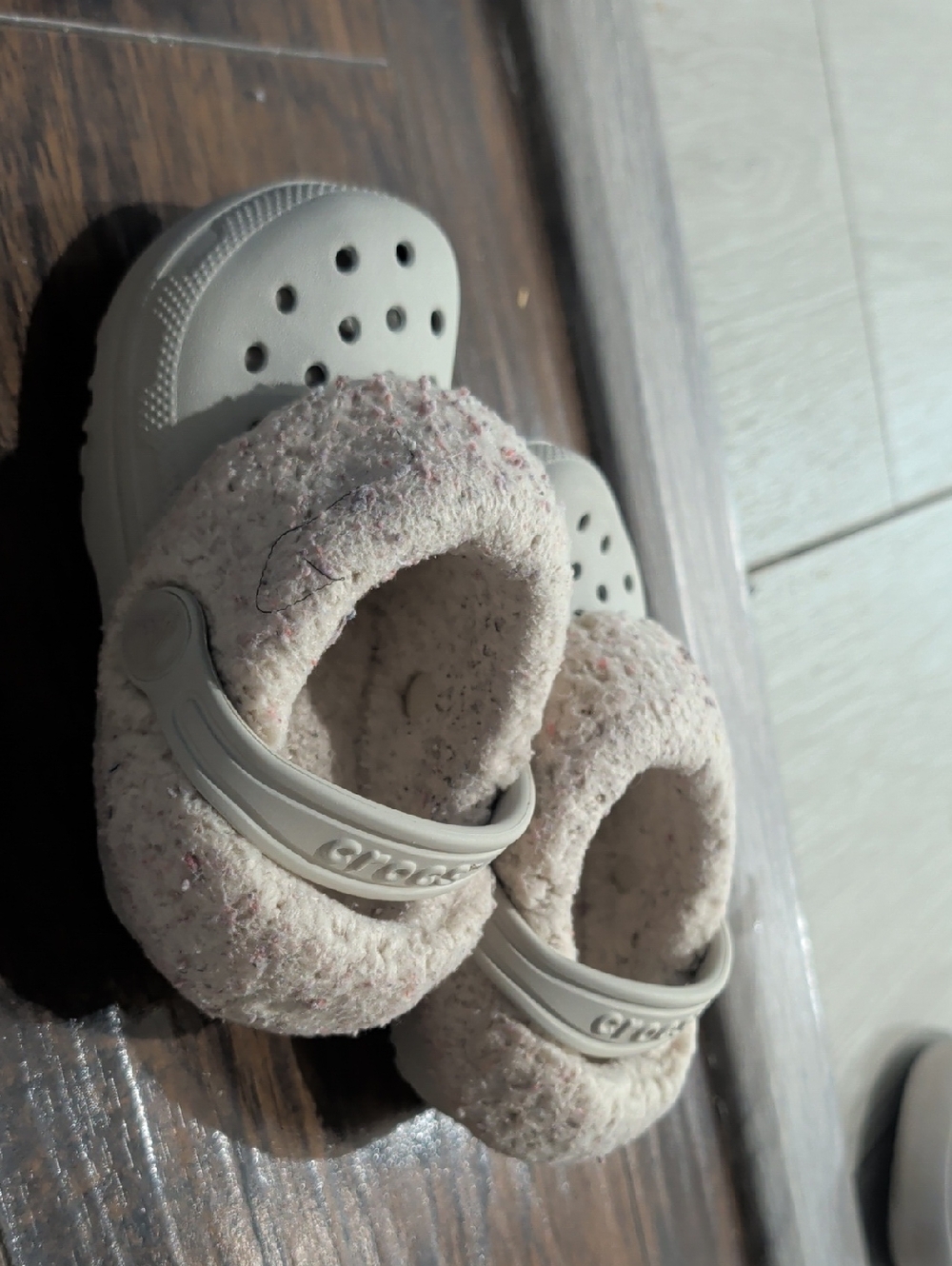 CROCS Kids Fuzzy Lined Clogs in Light Pink and White
